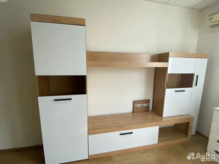 Гостиная бастон Дуб вотан-Белый глянец