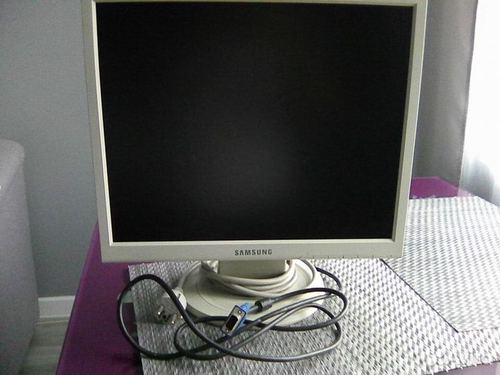 Mонитор Samsung SyncMaster 710 N