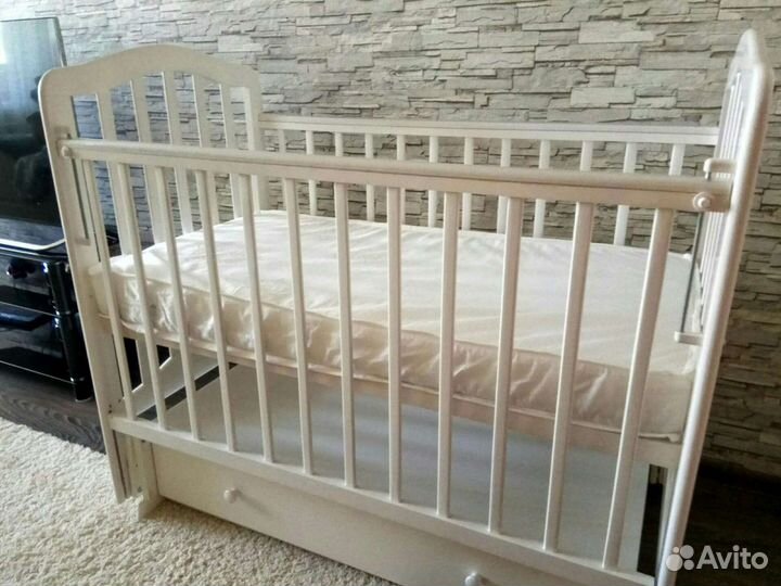 Детская кроватка 