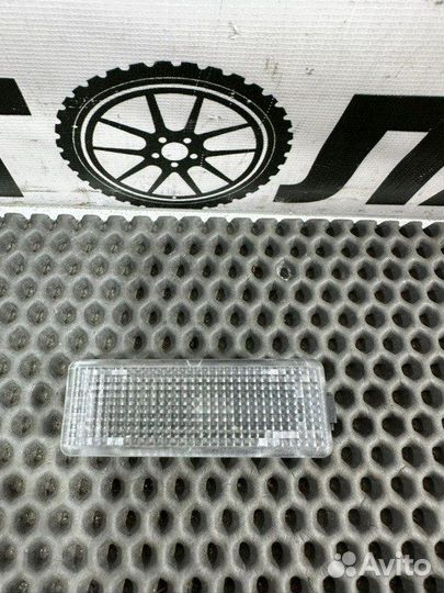 Плафон подсветки салона задний левый Land Rover