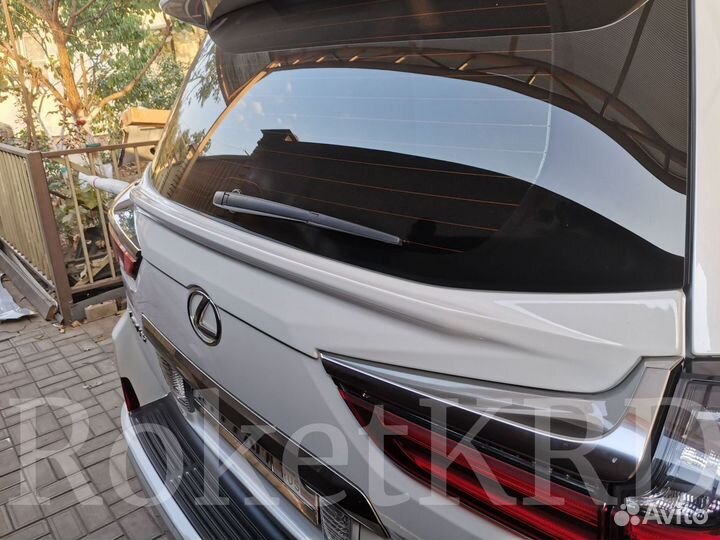 Спойлер под стекло Lexus LX 570 с 2015 года