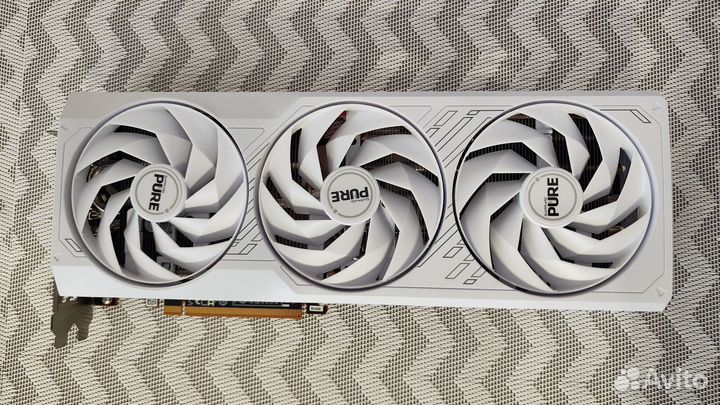 AMD Sapphire RX 7700 XT pure