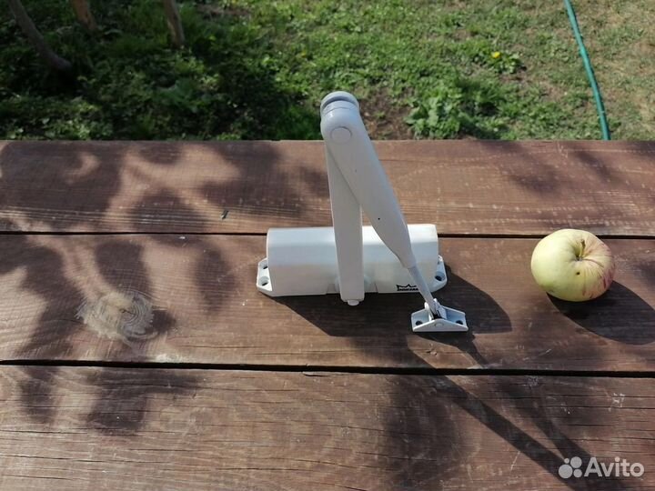 Доводчик для двери