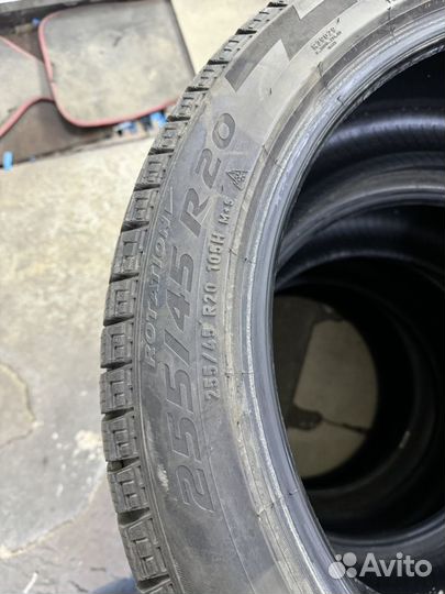 Pirelli Ice Zero FR 255/45 R20 105H