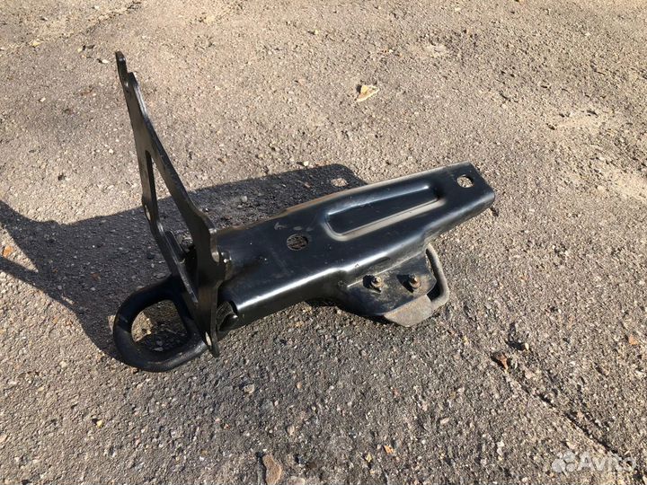 Буксировочная петля Land Rover Freelander 2