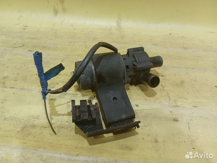 Насос водяной Mercedes Benz W124 1984-1995