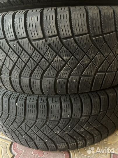 Pirelli Ice Zero 215/65 R16 102T