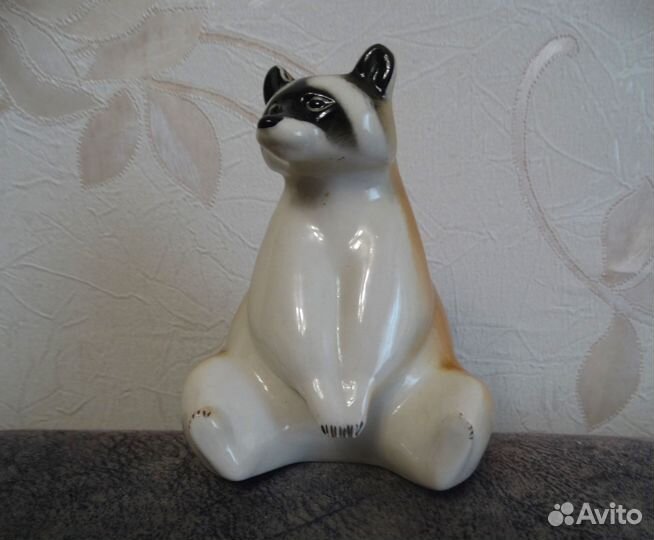 Фарфоровая статуэтка - Енот. лфз