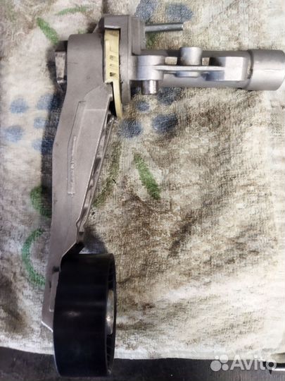 Натяжитель ремня peugeot 308