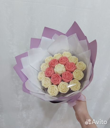 Букеты из шоколадных роз, пион, тюльпанов