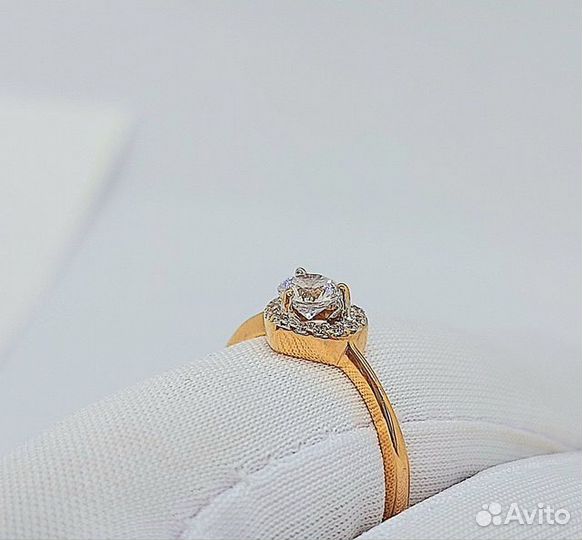 Золотое кольцо с камнем 15р