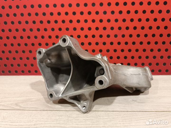 Кронштейн двигателя Mercedes-Benz Gle W166 2018