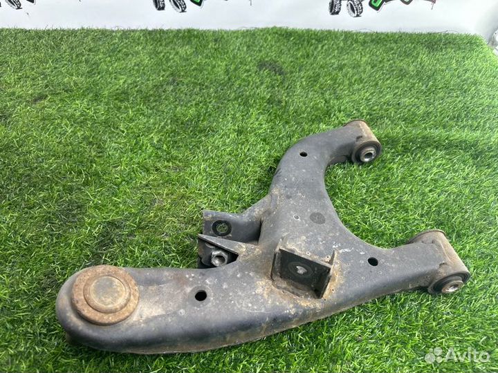 Рычаг подвески задний левый Nissan Armada TA60