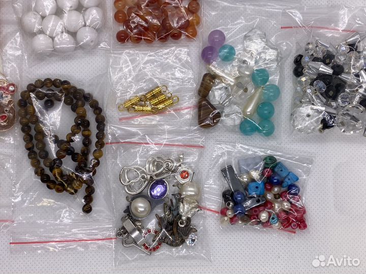 Для рукоделия и творчества.Бусины,замочки