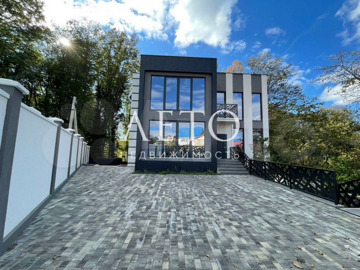 Коттедж 221,6 м² на участке 4,7 сот.