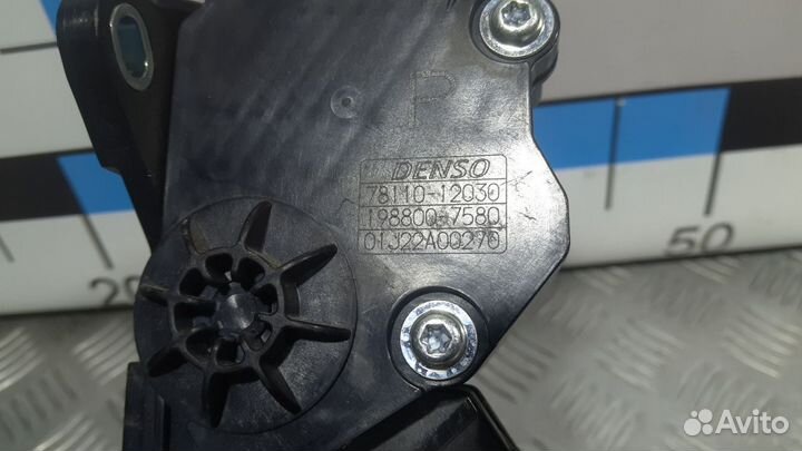 Б/У Педаль газа правый руль toyota auris