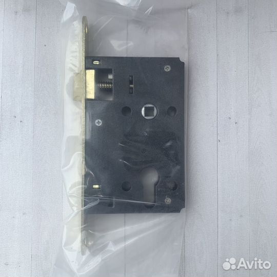 Замок врезной с ручкой