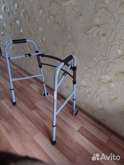 Ходунки для инвалидов