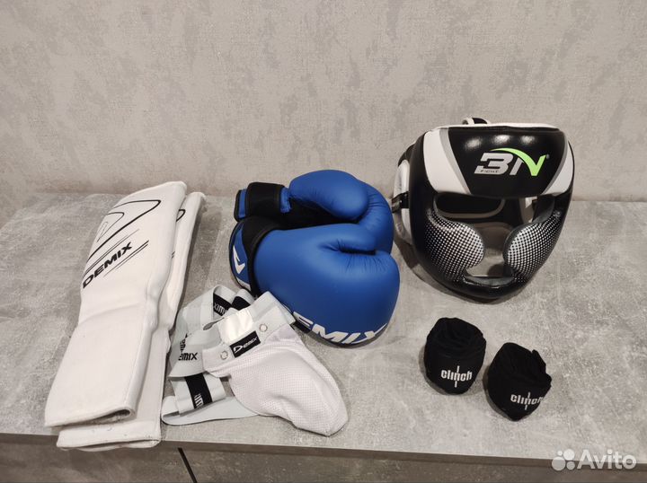 Боксерские перчатки шлем