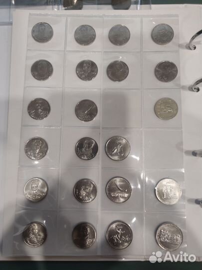 Коллекция монет и купюр