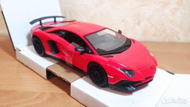Lamborghini Aventador SV Coupe 1:24 Bburago
