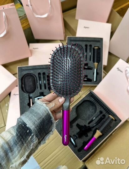 Подарочный набор расчесок dyson