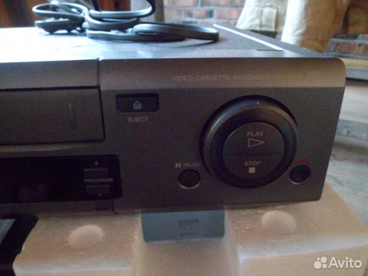 Продам видеомагнитофон sony X715