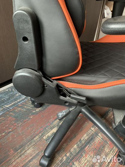 Компьютерное кресло cougar