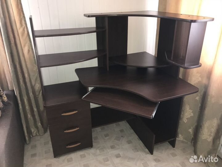 Компьютерный стол