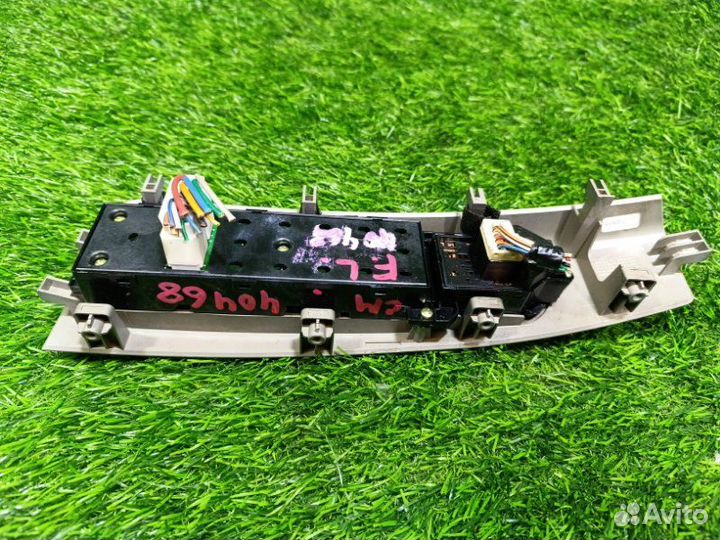 Блок упр. стеклоподьемниками передний левый