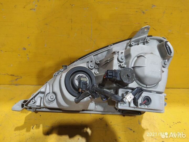 Фара передняя правая передняя правая Toyota