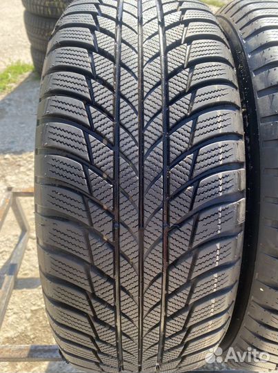 Bridgestone Blizzak LM-001 215/55 R17