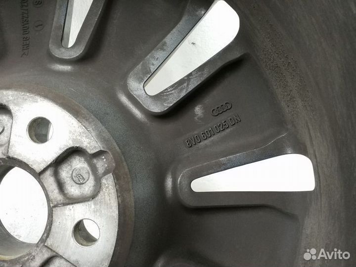 Диск колеса литой Audi A3 8V R17