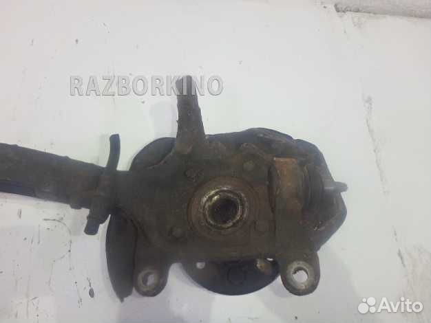 Кулак передний правый