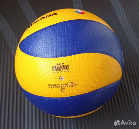 Волейбольный мяч Mikasa MVA200