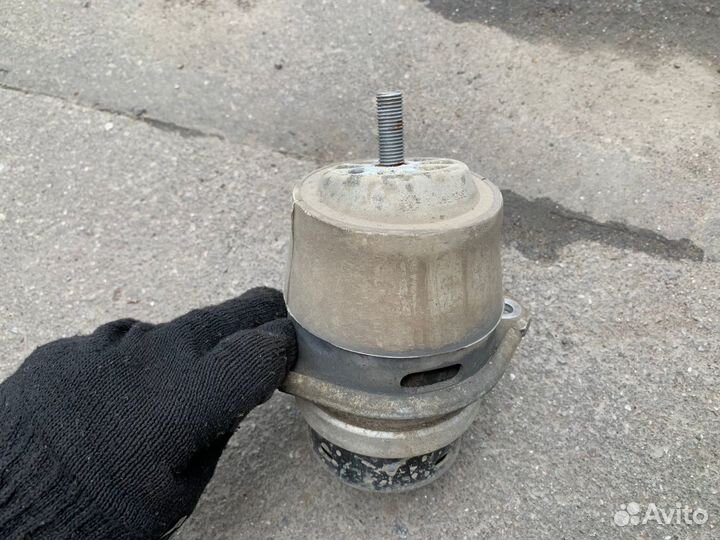 Опора двигателя Q7 (4L), Cayenne, Touareg 1