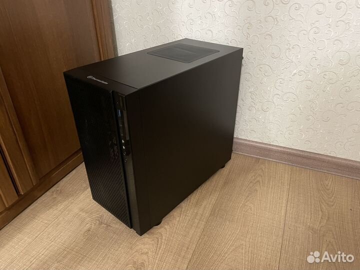 Корпус Thermaltake Versa H18 Window черный