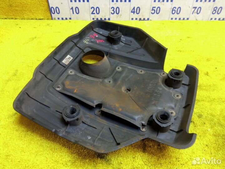 Пластиковая крышка на двс передняя Hyundai Grand