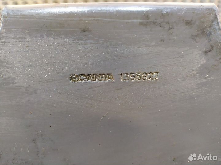 1355927 Кронштейн ускорительного клапана