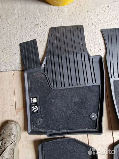 Комплект комбинированных ковриков салона