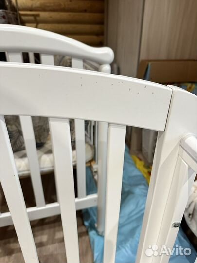 Детская кроватка с маятником