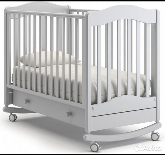 Детская кроватка с маятником гандылян