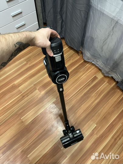 Вертикальный пылесос red