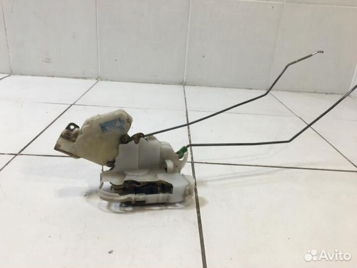 Замок двери передней левой Subaru Impreza 2 GD GG