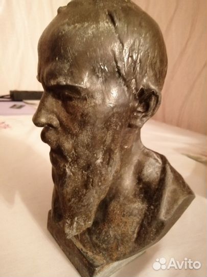 Бюст Достоевского
