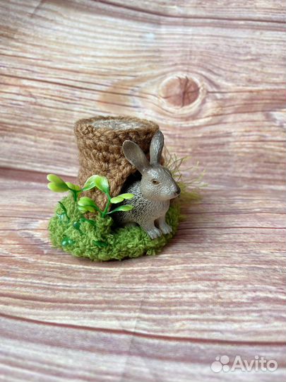 Вязаное упавшее дерево. Берлога