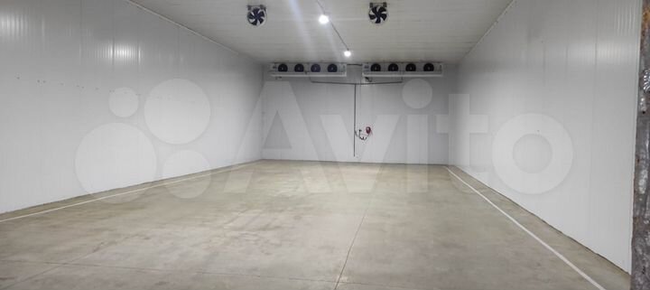 Холодильные склады общая площадь 680 м²