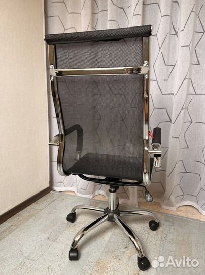 Офисное кресло