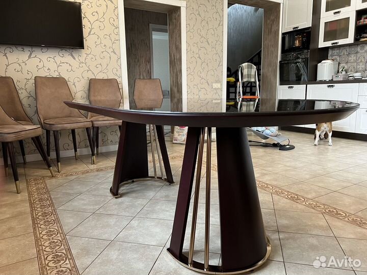 Стол обеденный