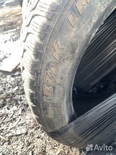 Bridgestone Blizzak LM-25 225/45 R17